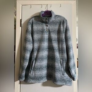 Natural reflections women’s pull over, medium green, and white